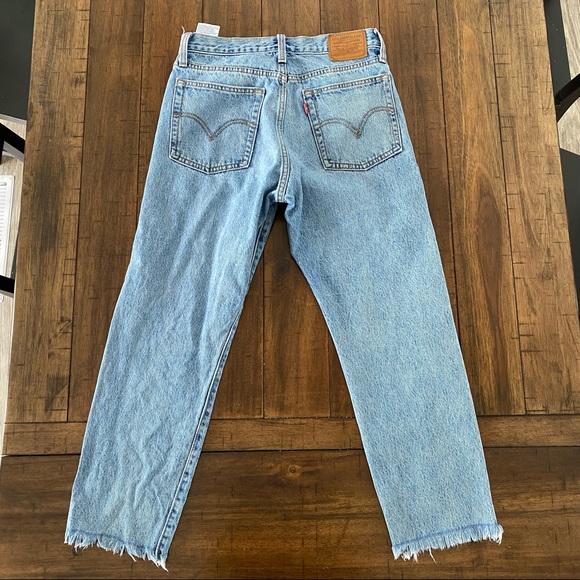 LEVI Wedgie Jeans - Picture 4 of 9